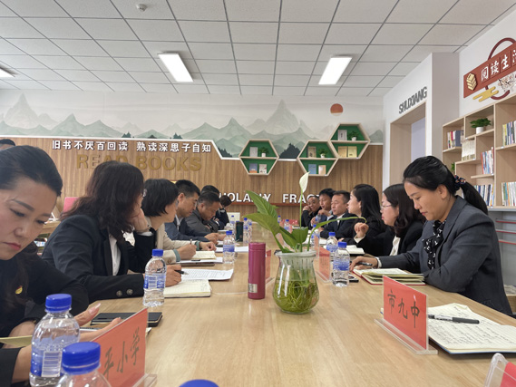 校长座谈会图.jpg