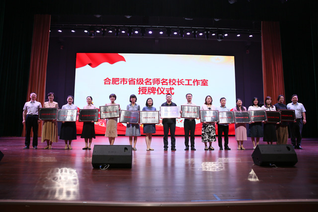 刘业勋、朱生营授牌2.jpg