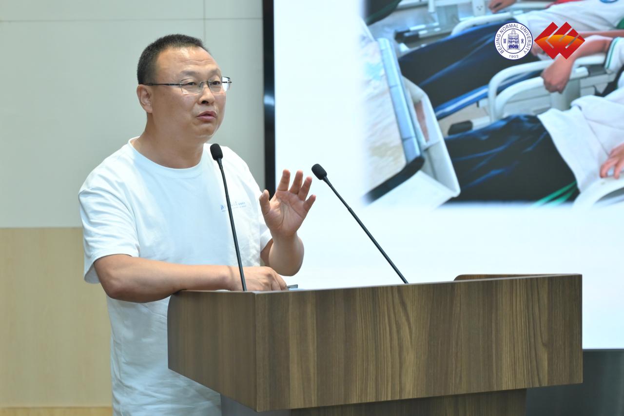图四：内蒙古自治区宁城县三座店镇中心校校长郭宝利发言.jpg