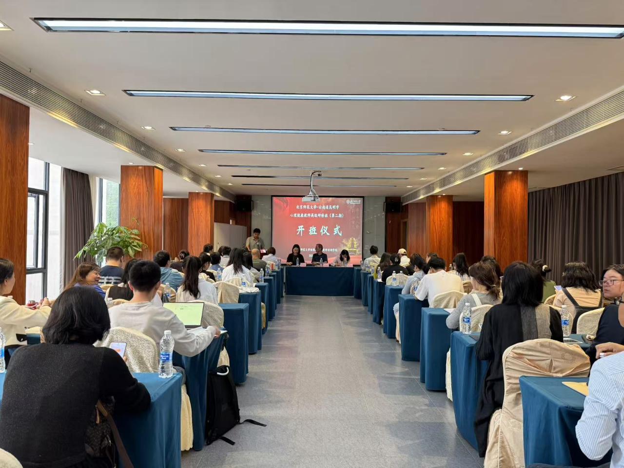 大背景图.jpg