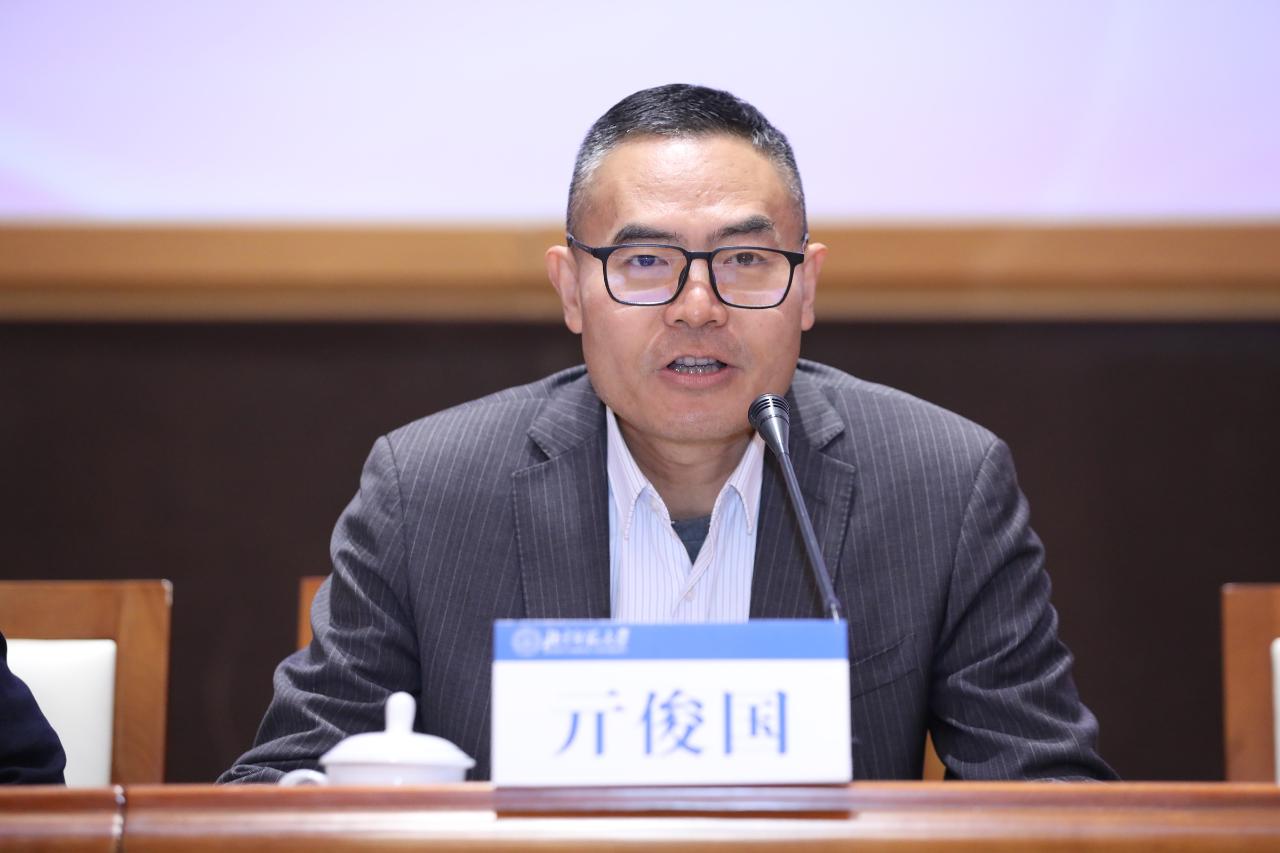 亓院长.JPG
