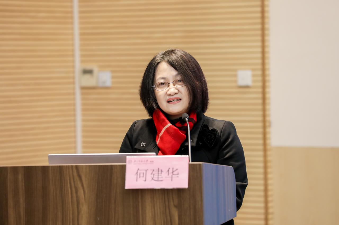 图二：北京师范大学珠海校区继续教育与教师培训学院副院长何建华致欢迎辞.jpg