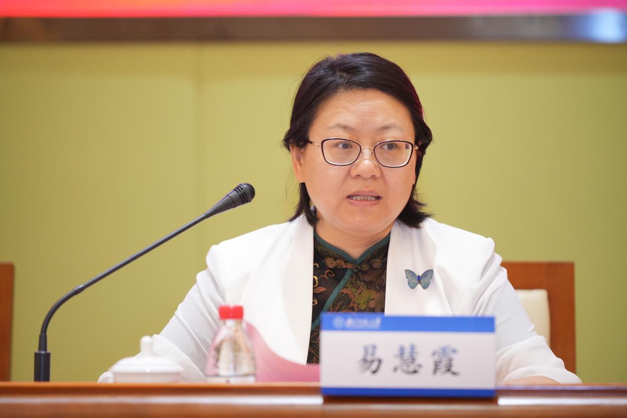 易书记致辞.JPG