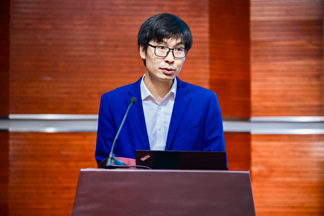 2.罗容海.jpg