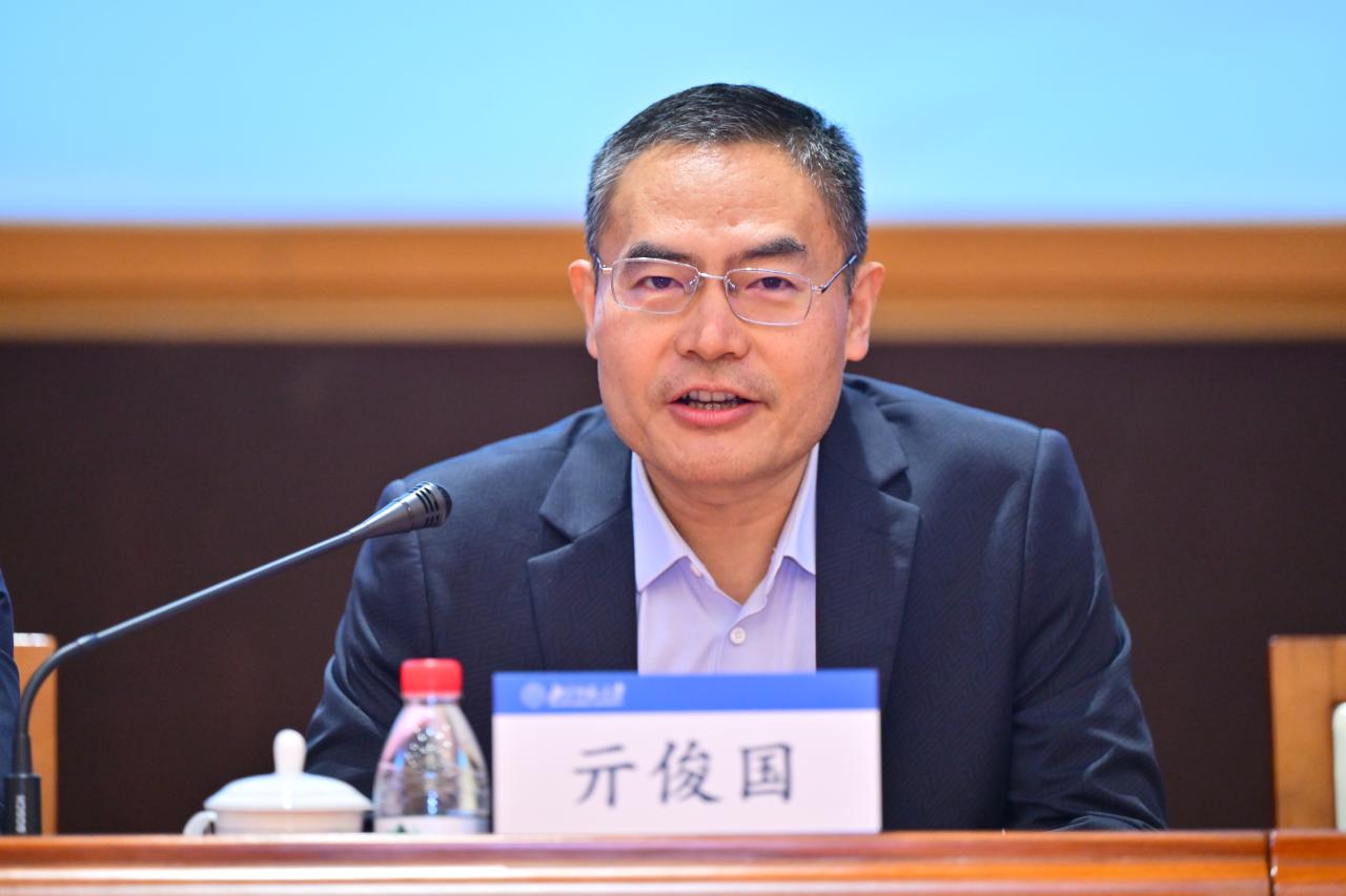 亓俊国院长致辞.jpg