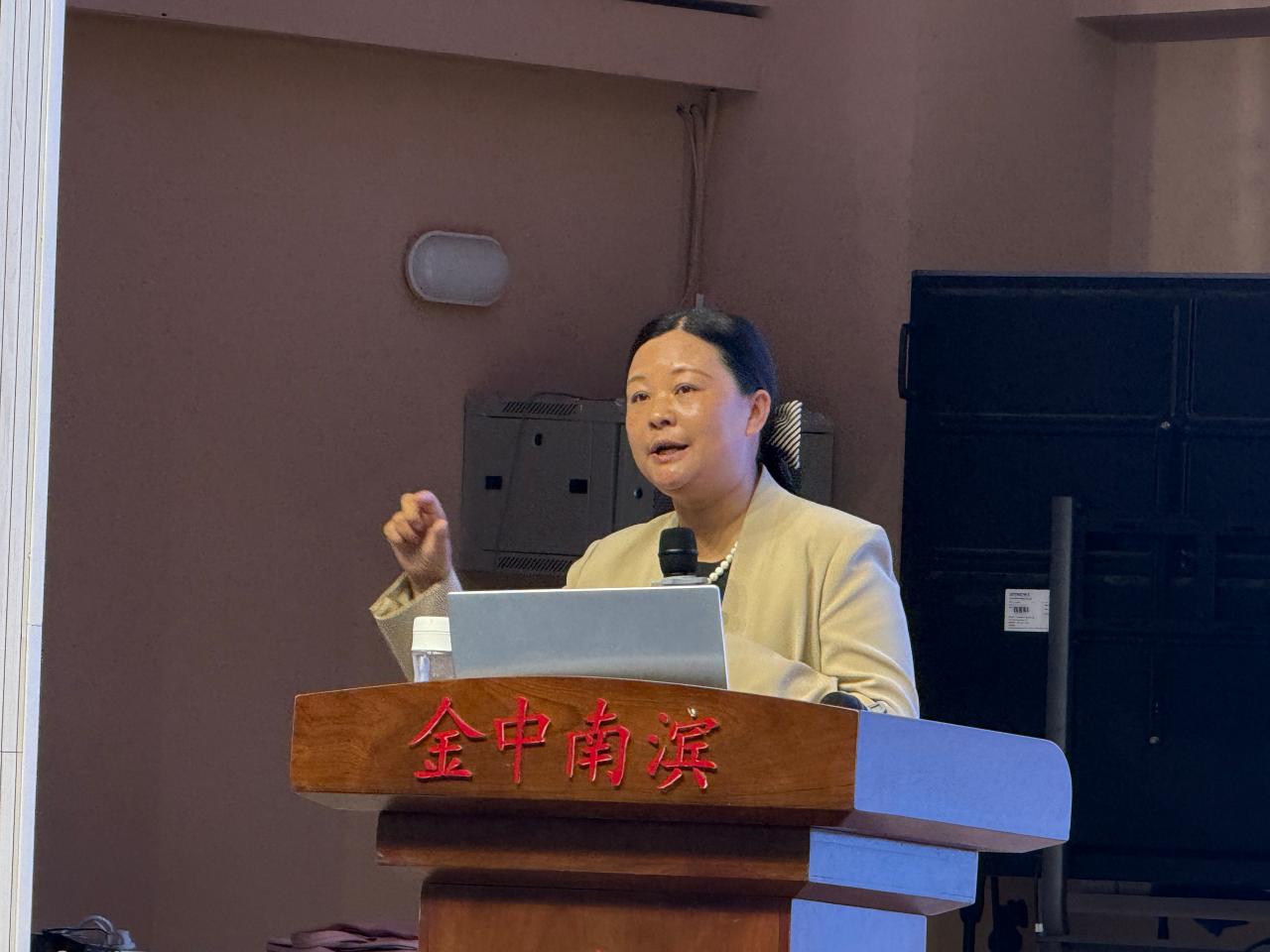 4 中考作文专题讲座4.JPG