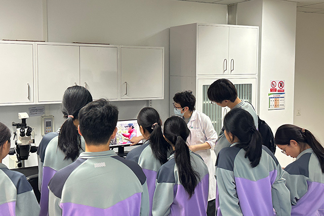 7-实验室参观.jpg