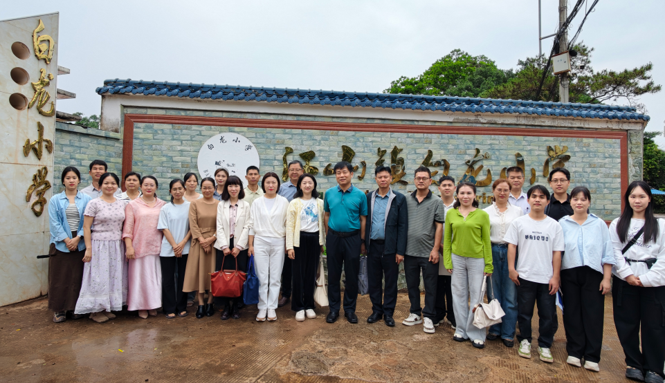 合影2 去水印.png