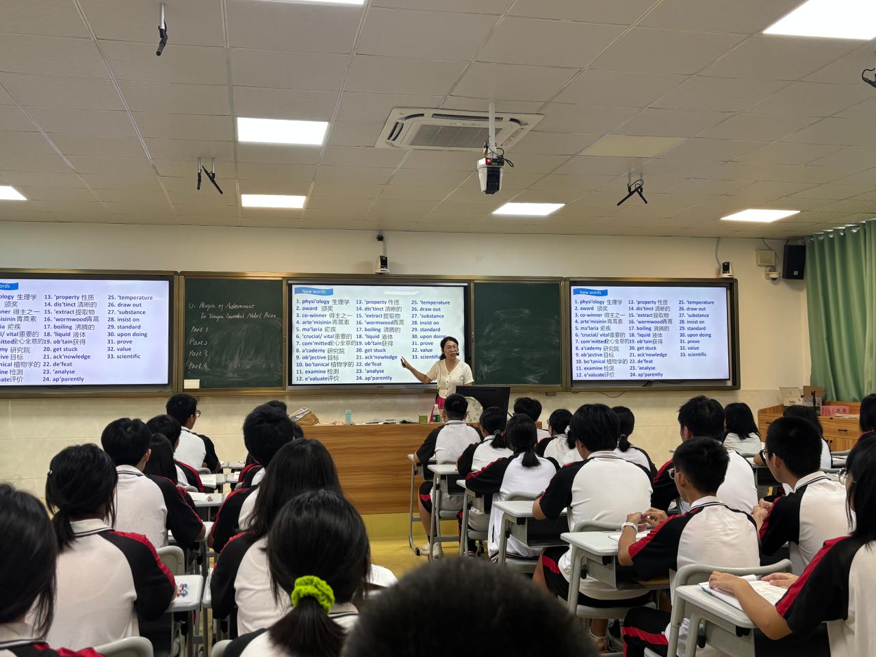 钟沛静老师执教英语公开课.jpg