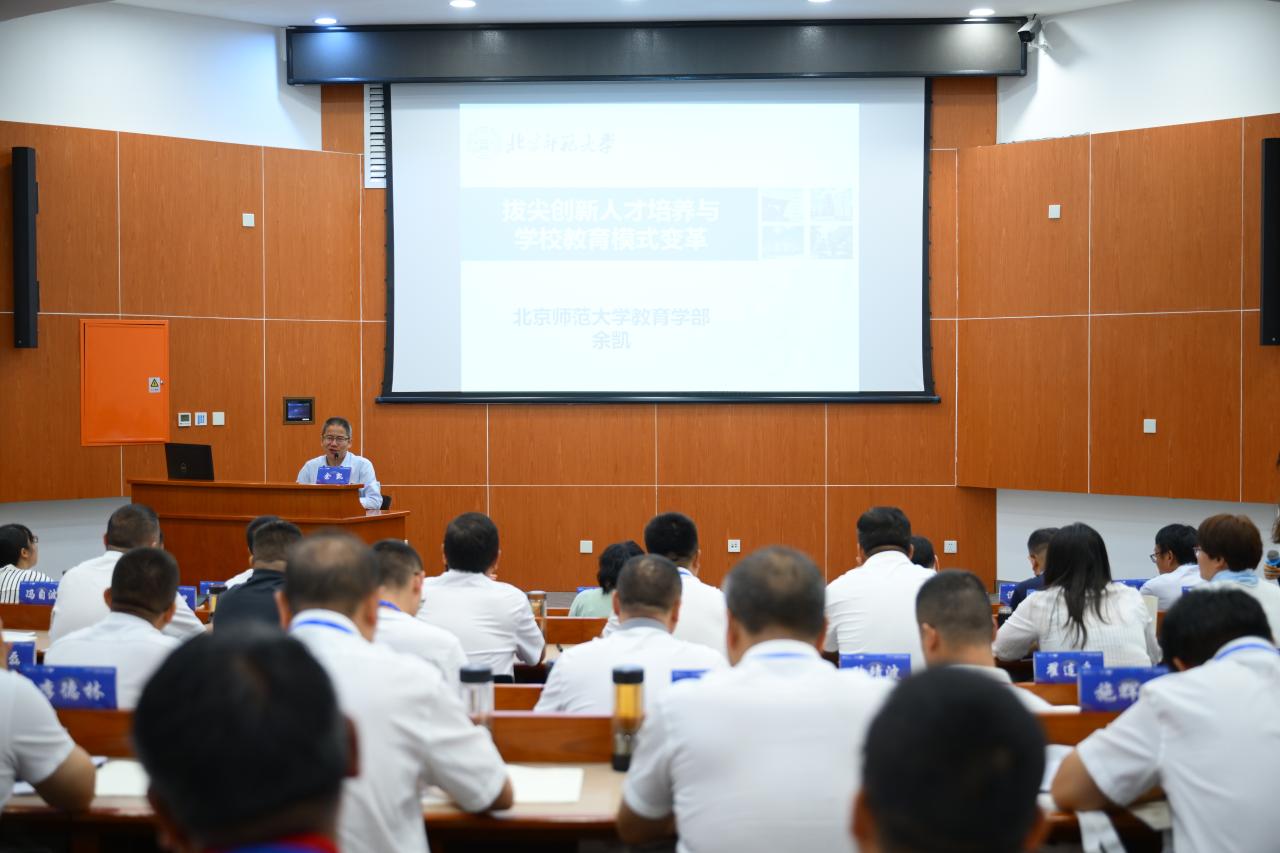 图6：余凯教授发言.JPG
