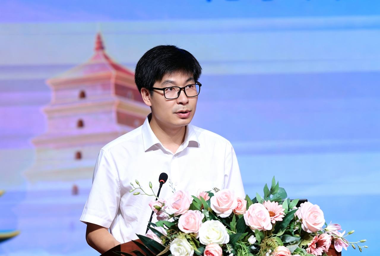 图4：罗容海院长致辞.png