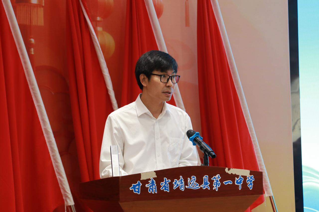 罗院讲话.JPG