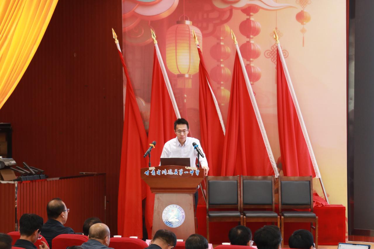 主旨讲座.JPG